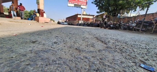 रोडवेज बस स्टैंड की बदहाली:  यात्रियों के लिए असुविधा का कारण