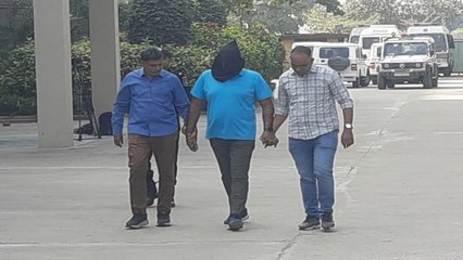 Video: गुजरात एटीएस ने जासूसी के आरोप में पूर्व सूबेदार, एक महिला को पकड़ा