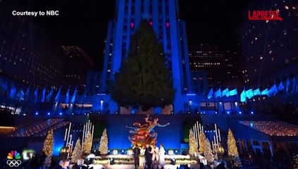 Manhattan, il momento dell'accensione dell'albero di Natale nel Rockefeller Center