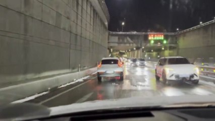 빙판길에 곳곳 고립..."역주행으로 탈출" / YTN