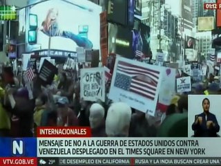 Activistas estadounidenses llevan el mensaje "No a la Guerra" al Times Square en New York