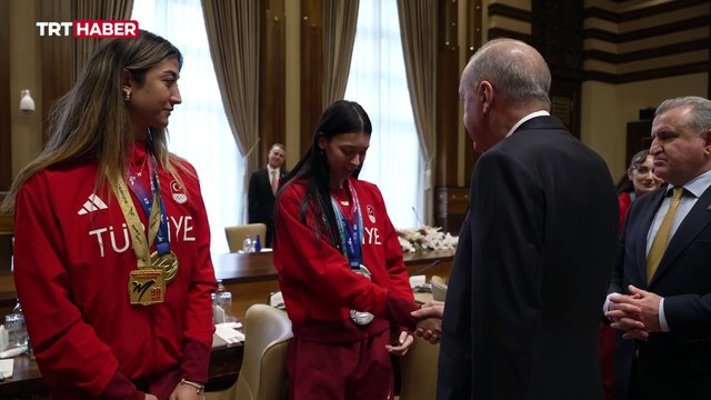Cumhurbaşkanı Erdoğan madalya kazanan sporcuları kabul etti