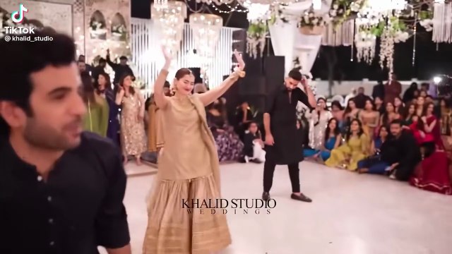 Beautiful dance of Hania amir Actress in a wedding