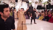 Beautiful dance of Hania amir Actress in a wedding