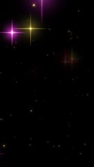 « Voile de l’Aube » invite le spectateur dans un espace suspendu, où la lumière semble émerger d’un monde intérieur. À travers des superpositions de textures, de voiles colorés et de transparences,