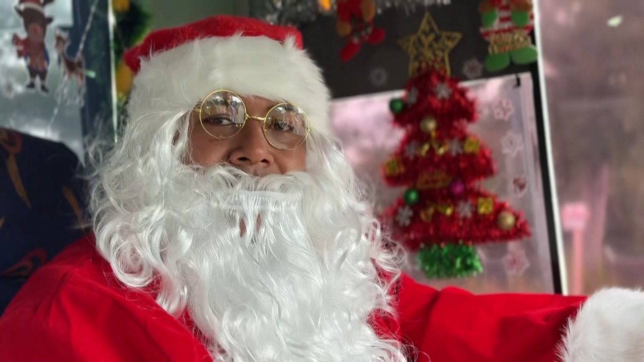 mqn-Bus navideño, moto-trineo y dos hombres decididos a alegrarle el día a medio país-041225