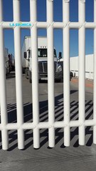 Agricultores cierran garita comercial de Calexico