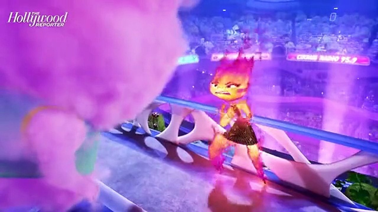 Wendi McLendon-Covey Breaks Down Scenes From 'Bridesmaids', 'Reno 911!', 'The Goldbergs' & More | Scene Stealers