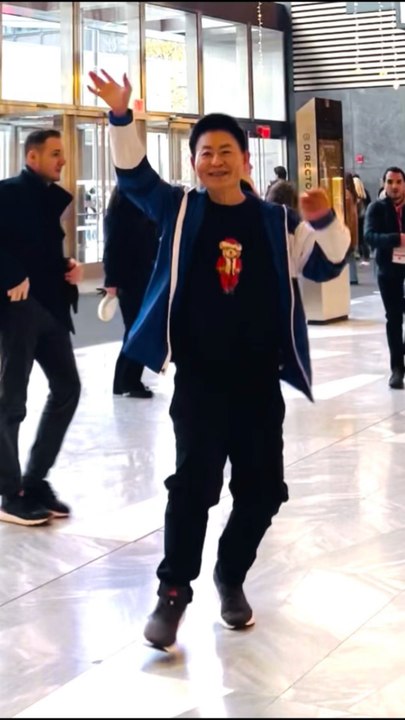 The confident, lively and sunny image of a Chinese-American is brought to you by Nelson Wang, a resident of Roosevelt Island, shining at the Vessel Shop. This video was shot on December 1, 2025, at Hudson Yards in Manhattan.