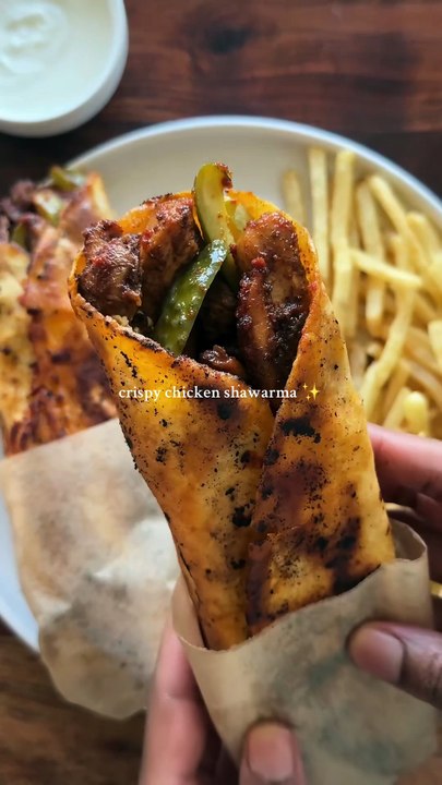 Crispy chicken shawarma