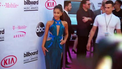 Selena Gomez Reacts To Justin Bieber Saying He Loves Her | Hollywoodlife