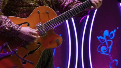 Here Comes Santa Claus (Right Down Santa Claus Lane) [Gene Autry cover] - The Brian Setzer Orchestra (live)