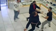 Kuyumcuların müşteri kavgası kamerada