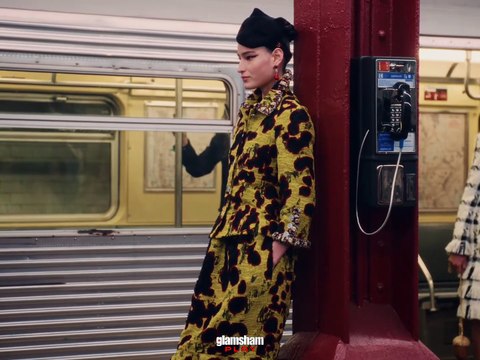 CHANEL's Métiers d'art: French savoir-faire meets Art Deco extravagance. A tribute to the artisans! 🎨 #glamsham #chanelmetiersdart #chanelshow #matthieublazy #savoirfaire #artisans #chanel {glamsham, chanel métiers d'art, chanel show, matthieu blazy, s