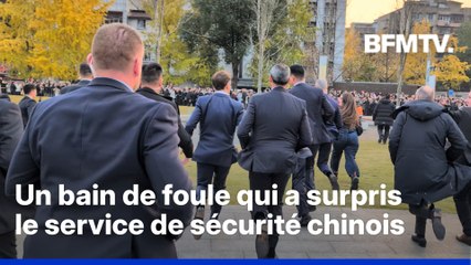 Emmanuel Macron court pour contourner le service de sécurité chinois et prend un bain de foule