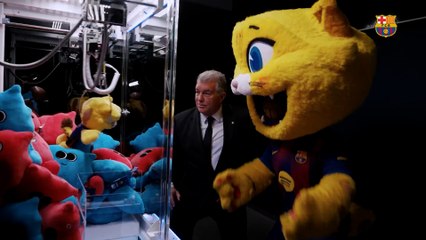 Locura por Cat, el peluche del Barça, que triunfa en ventas: ¡5.000 vendidos en 10 primeros minutos!