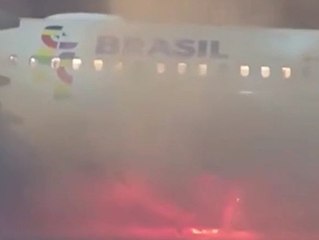 Schock am Flughafen: Maschine fängt kurz vor Abflug Feuer