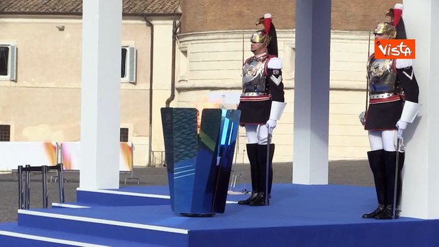 Milano Cortina 2026, il braciere olimpico acceso nella piazza del Quirinale
