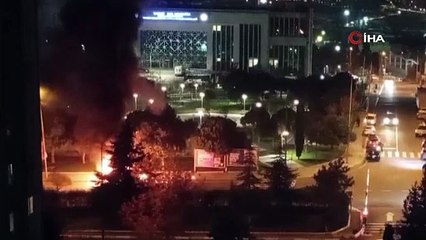 Küçükçekmece’de seyir halindeki otomobil alev topuna döndü