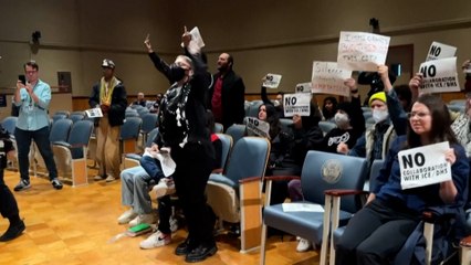Arrestations d'immigrés à La Nouvelle-Orléans : des manifestants interrompent le conseil municipal