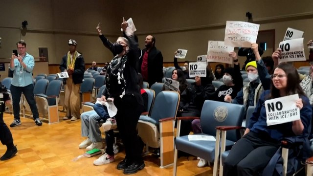 Arrestations d'immigrés à La Nouvelle-Orléans : des manifestants interrompent le conseil municipal