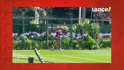 Em conversas com Deportivo Cali, Dinenno faz corrida linear no gramado da Barra Funda.
