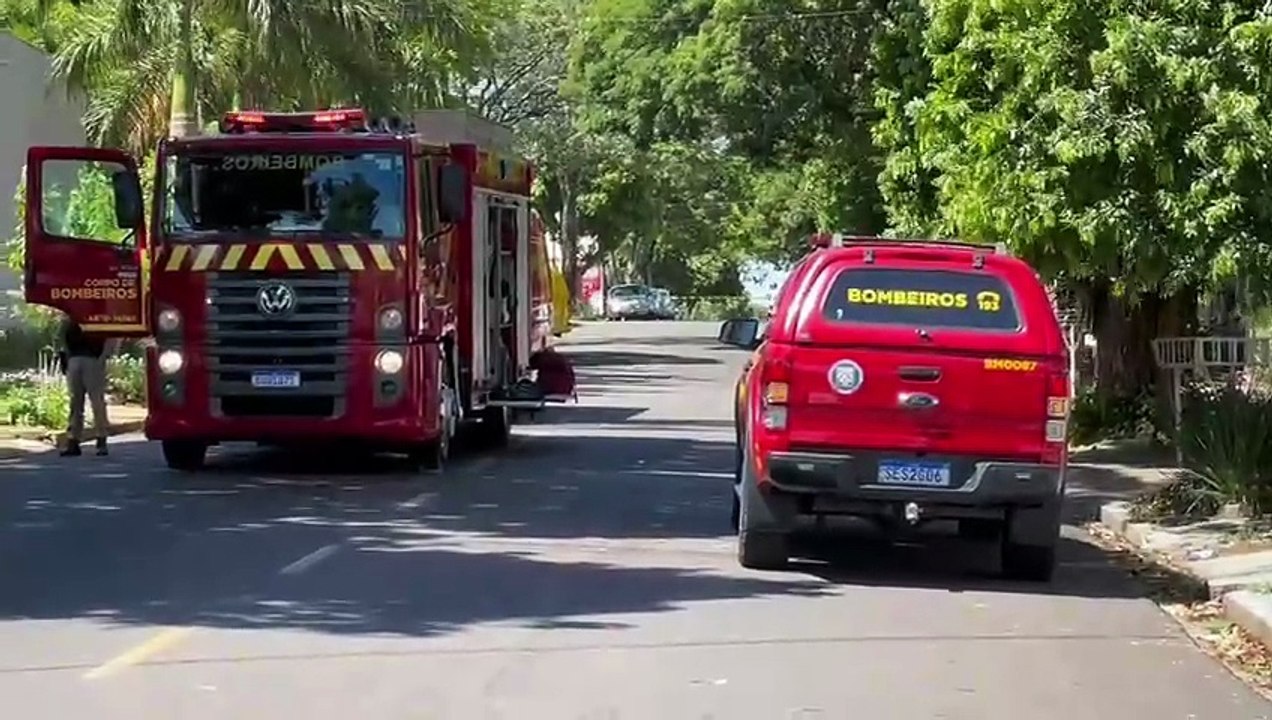 Bombeiros resgatam homem que subiu duas vezes em torre de 50 metros em Umuarama
