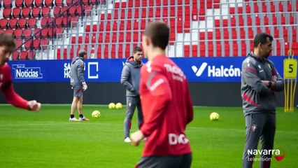 Osasuna se ejercita a puerta cerrada en El Sadar