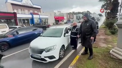 El freni çekilmeyen otomobil, başka araca çarptı