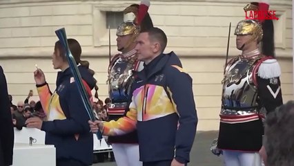 Milano-Cortina 2026, Mattarella accende il braciere celebrativo: le immagini dal Quirinale