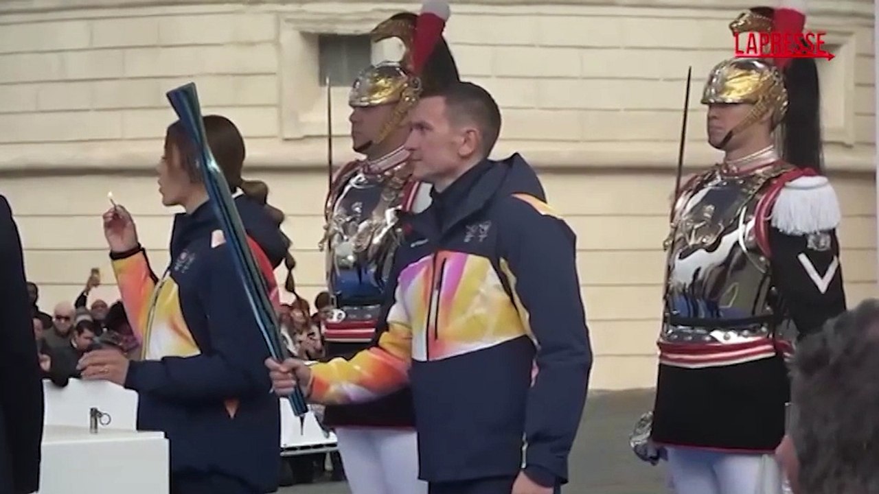 Milano-Cortina 2026, Mattarella accende il braciere celebrativo: le immagini dal Quirinale