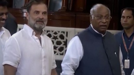 राहुल-खड़गे को न्योता नहीं, शशि थरूर को बुलाया!