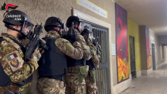 Maxi blitz antimafia a Roma, 14 arresti per tentato omicidio, armi ed estorsioni