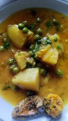 Potato and peas curry Aalo matar curry