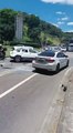 Carro despenca de viaduto da BR-470 e vai parar em rua de Blumenau
