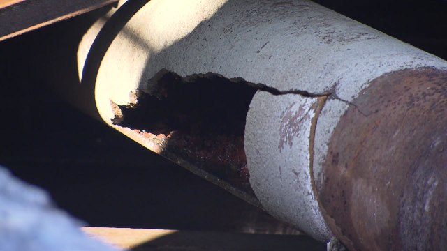 부산 대심도 공사장에서 상수도관 파열...단수 피해 / YTN