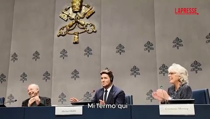 Vaticano, Michael Bubl? improvvisa l'Ave Maria di Schubert in sala stampa