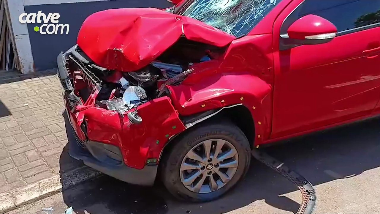 Homem de 33 anos fica ferido em acidente entre moto e picape em Toledo