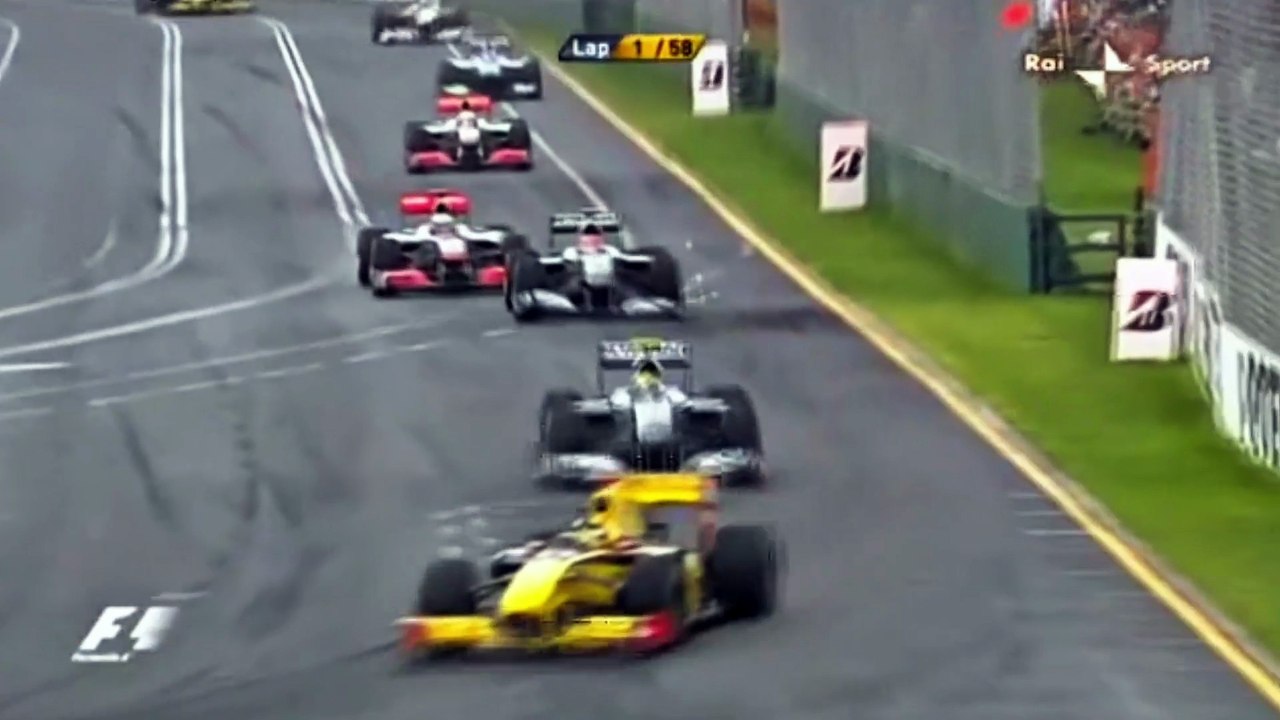 F1 2010 AUSTRALIAN GRAND PRIX START CRASHES