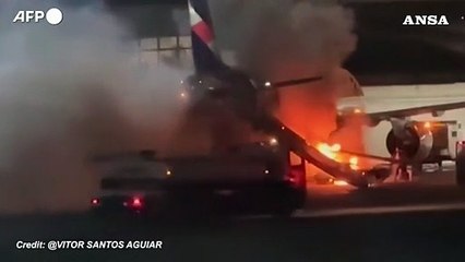 Brasile, incendio sotto un velivolo all'aeroporto di San Paolo