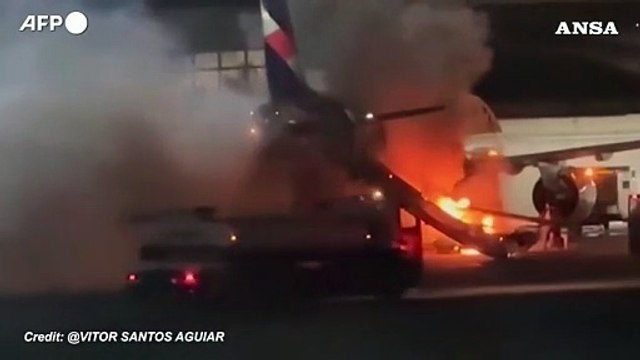 Brasile, incendio sotto un velivolo all'aeroporto di San Paolo