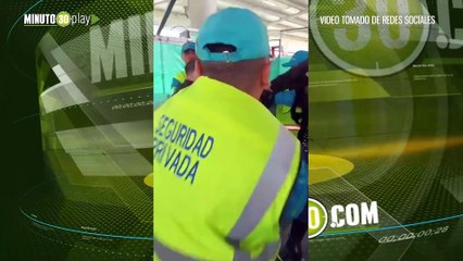 A cuchillo limpio: colados desatan caos y atacan a guardas de TransMilenio en el Portal 20 de Julio