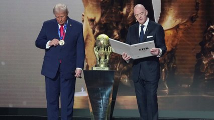 트럼프, 'FIFA 평화상' 수상..."내 인생의 큰 영예" / YTN