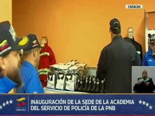 Min. Cabello destaca la fabricación nacional de los uniformes para la PNB