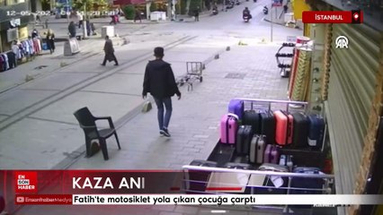 İstanbul Fatih'te yola çıkan çocuğa motosikletin çarpması kamerada