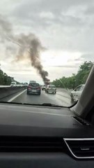 Une voiture en feu perturbe la circulation Est-Nord