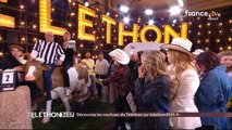 Sophie Davant fait une chute en plein direct lors de la soirée de lancement du Téléthon, vendredi 6 décembre 2025 sur France 3.