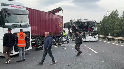 Osmaniye'de yolcu otobüsü tıra çarptı: Çok sayıda ölü ve yaralı var