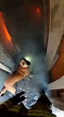 Firefighter rescues dog 😊