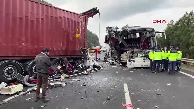 Otoyolda kabus: Yolcu otobüsü TIR ile çarpıştı, çok sayıda ölü ve yaralı var!